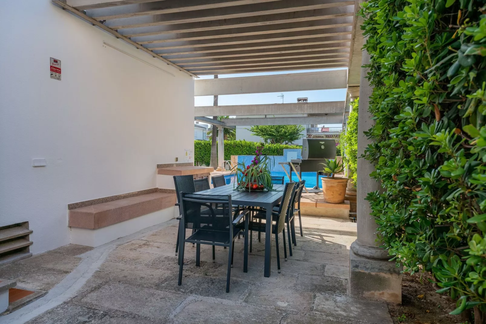 Estrel-Terrace balcony