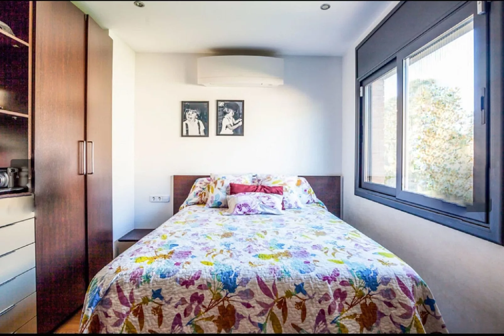 Preciosa casa con jardin-Bedroom