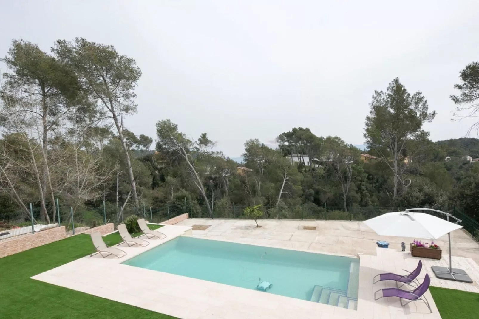 Preciosa casa con jardin-Pool