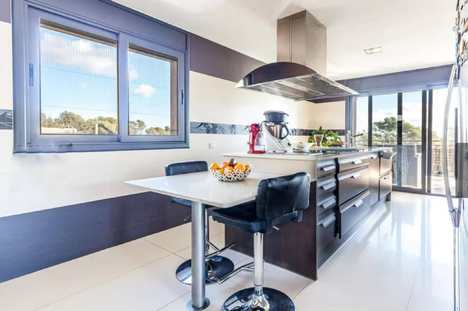 Preciosa casa con jardin-Kitchen