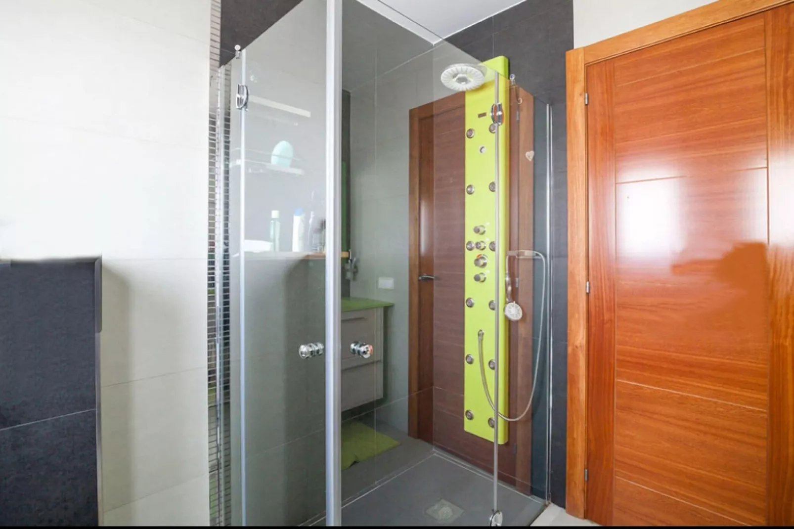 Preciosa casa con jardin-Bathroom