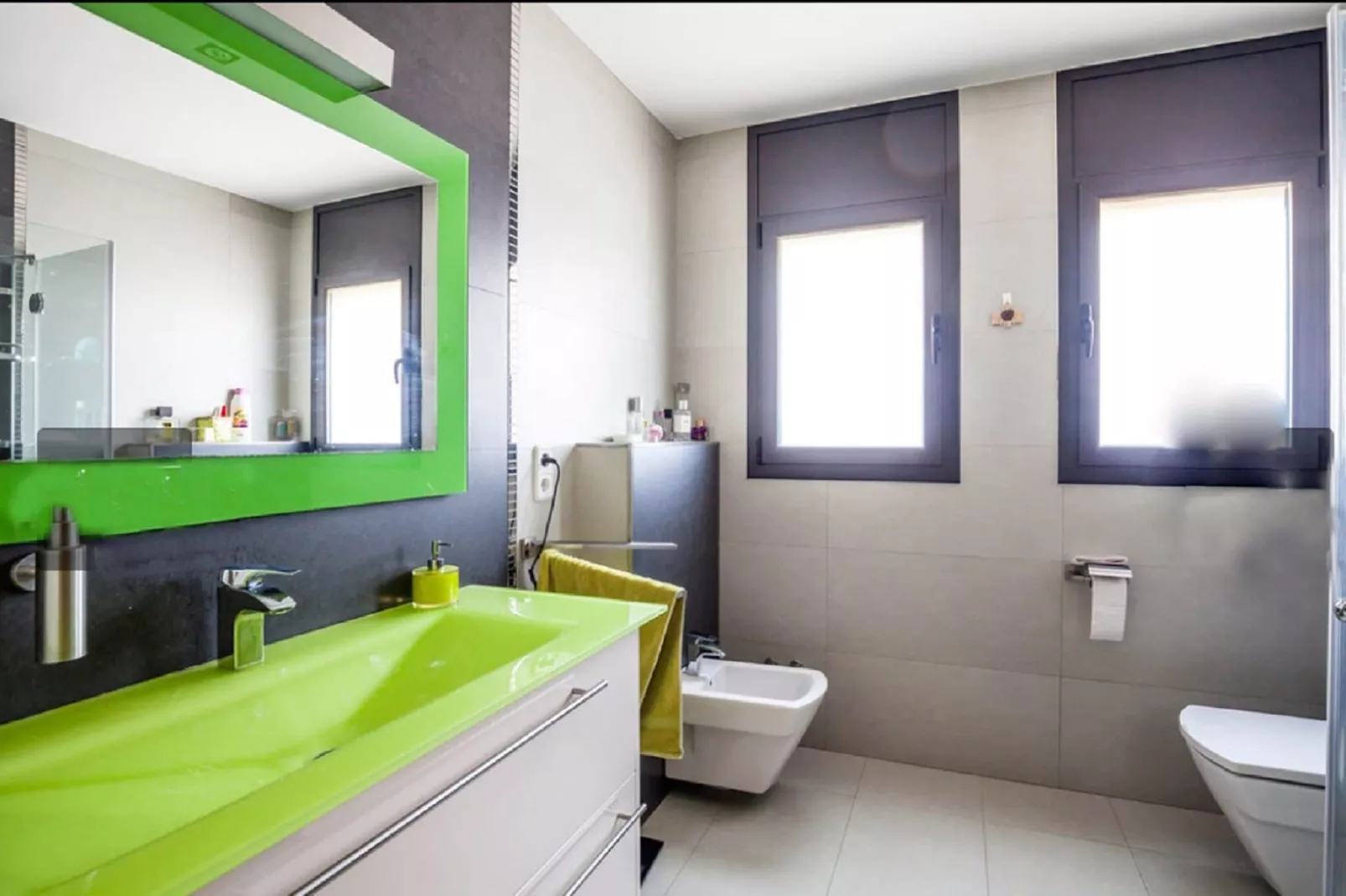 Preciosa casa con jardin-Bathroom