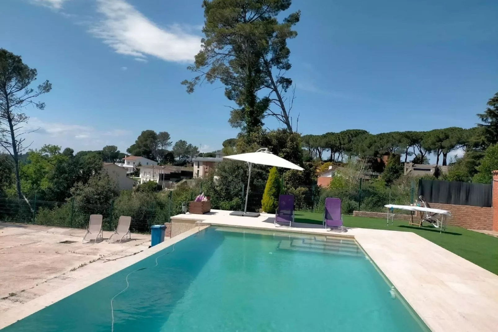 Preciosa casa con jardin-Pool