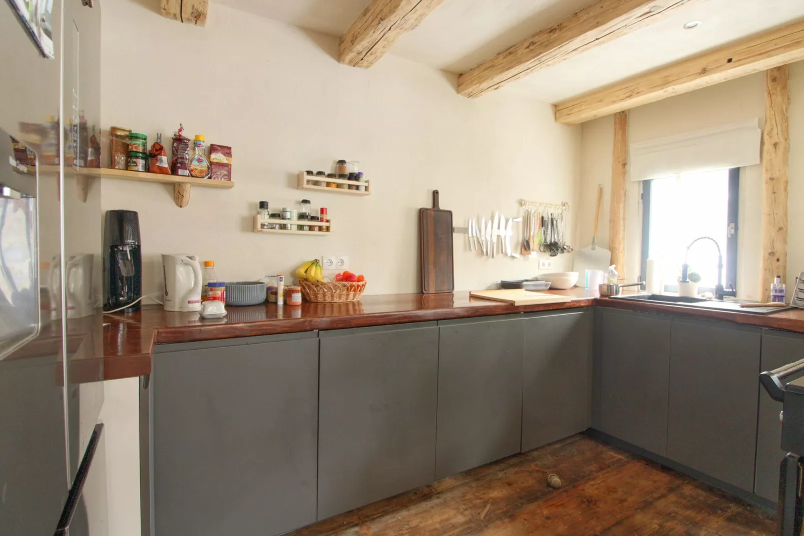 Backyard Mountain Hostel-Kitchen