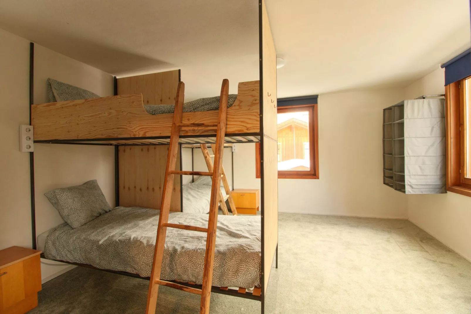 Backyard Mountain Hostel-Bedroom