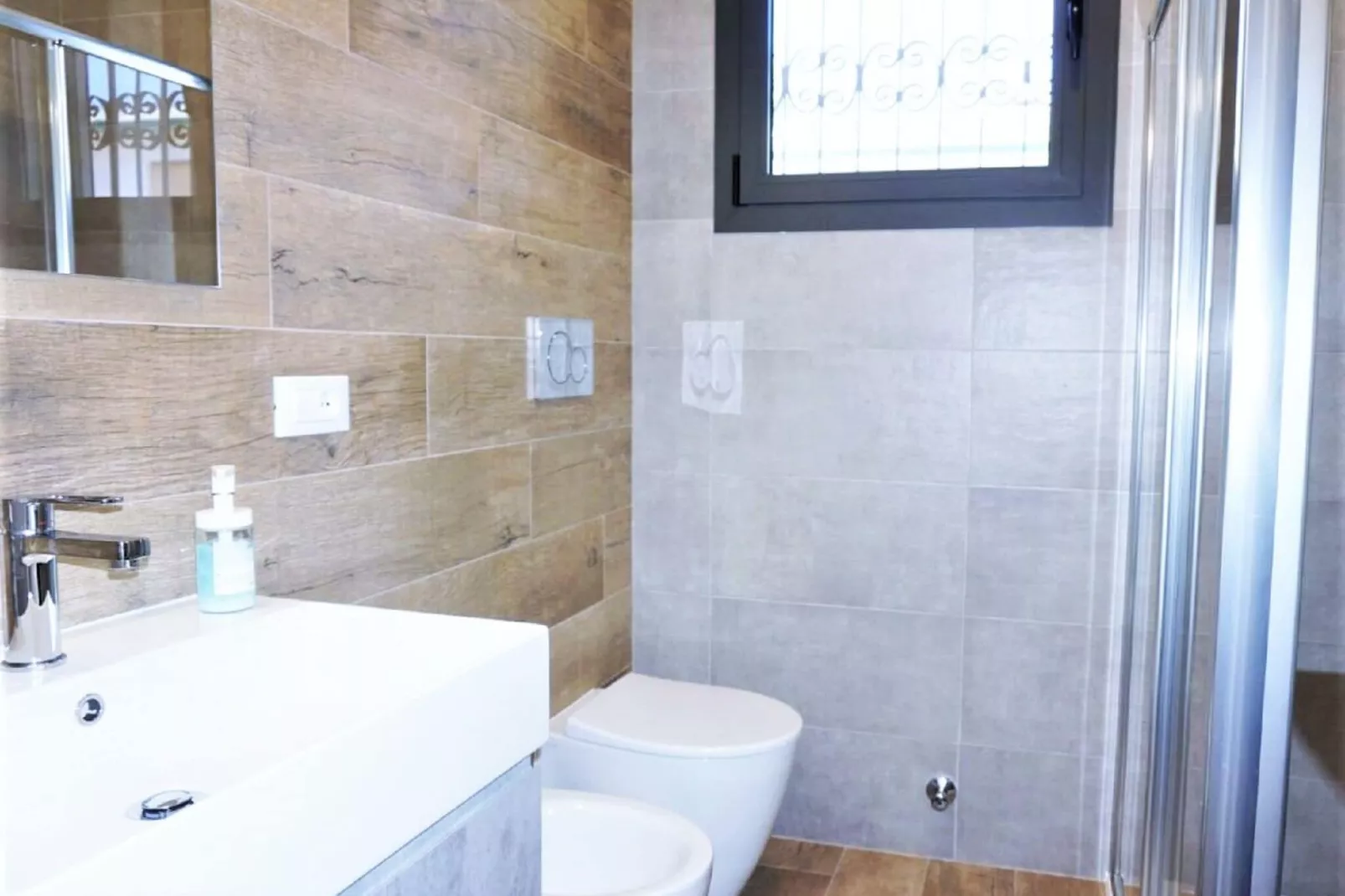 Villa Gabriella-Bathroom