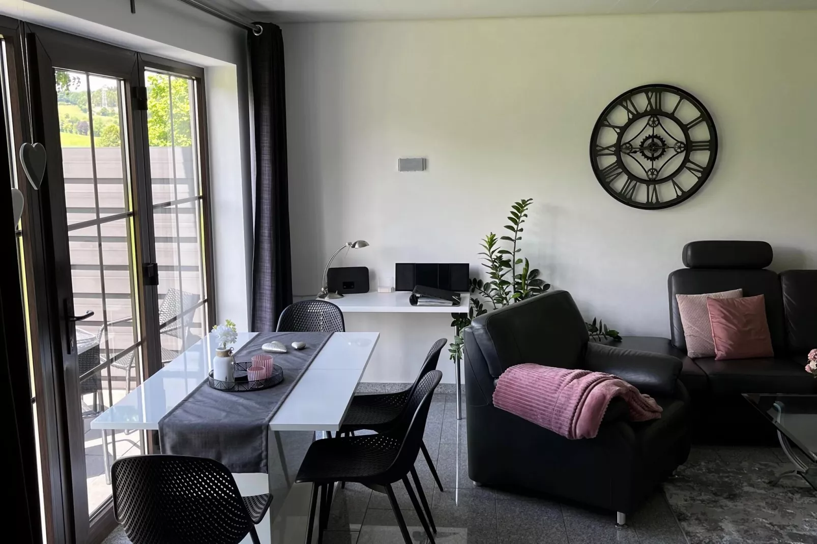 Wohlfühl Ferienhaus Henn Eifellust-Dining room