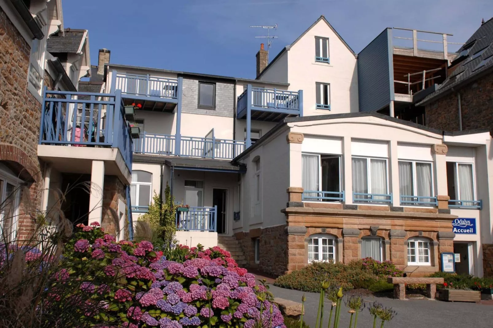 Résidences Les Bains 3-Exterior summer