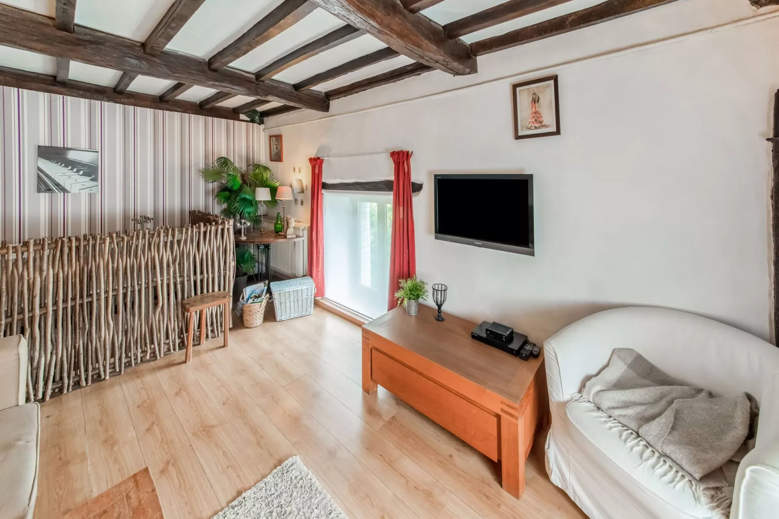 Aux Petits Nutons-Living room