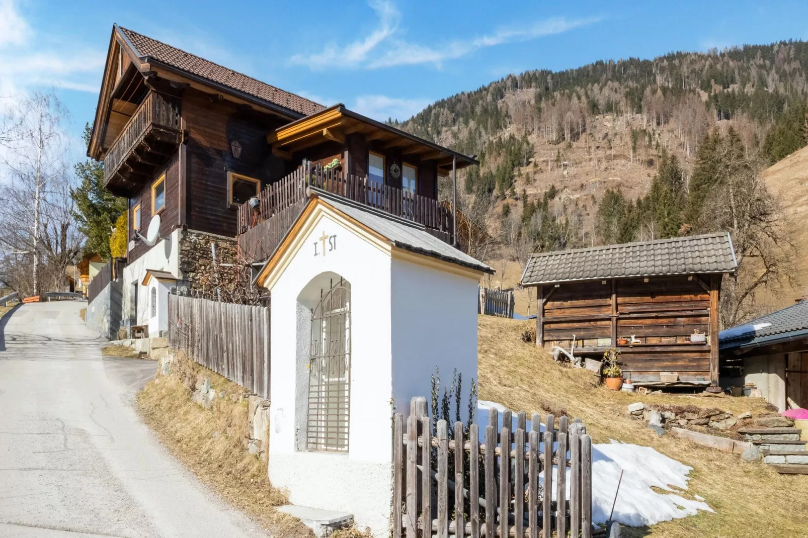 Chalet Jari-Exterior winter
