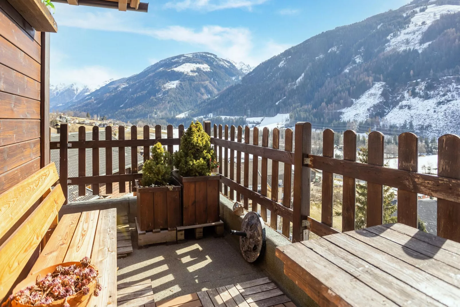 Chalet Jari-Terrace balcony