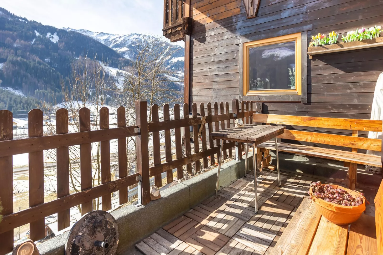 Chalet Jari-Terrace balcony