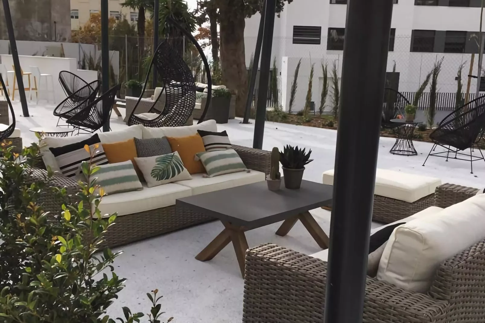 Apartamento Port Avenue - Gardens in summer