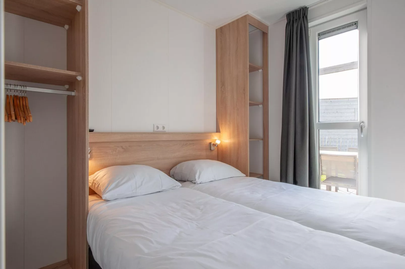 Beach Resort Nieuwvliet-Bad 12-Bedroom