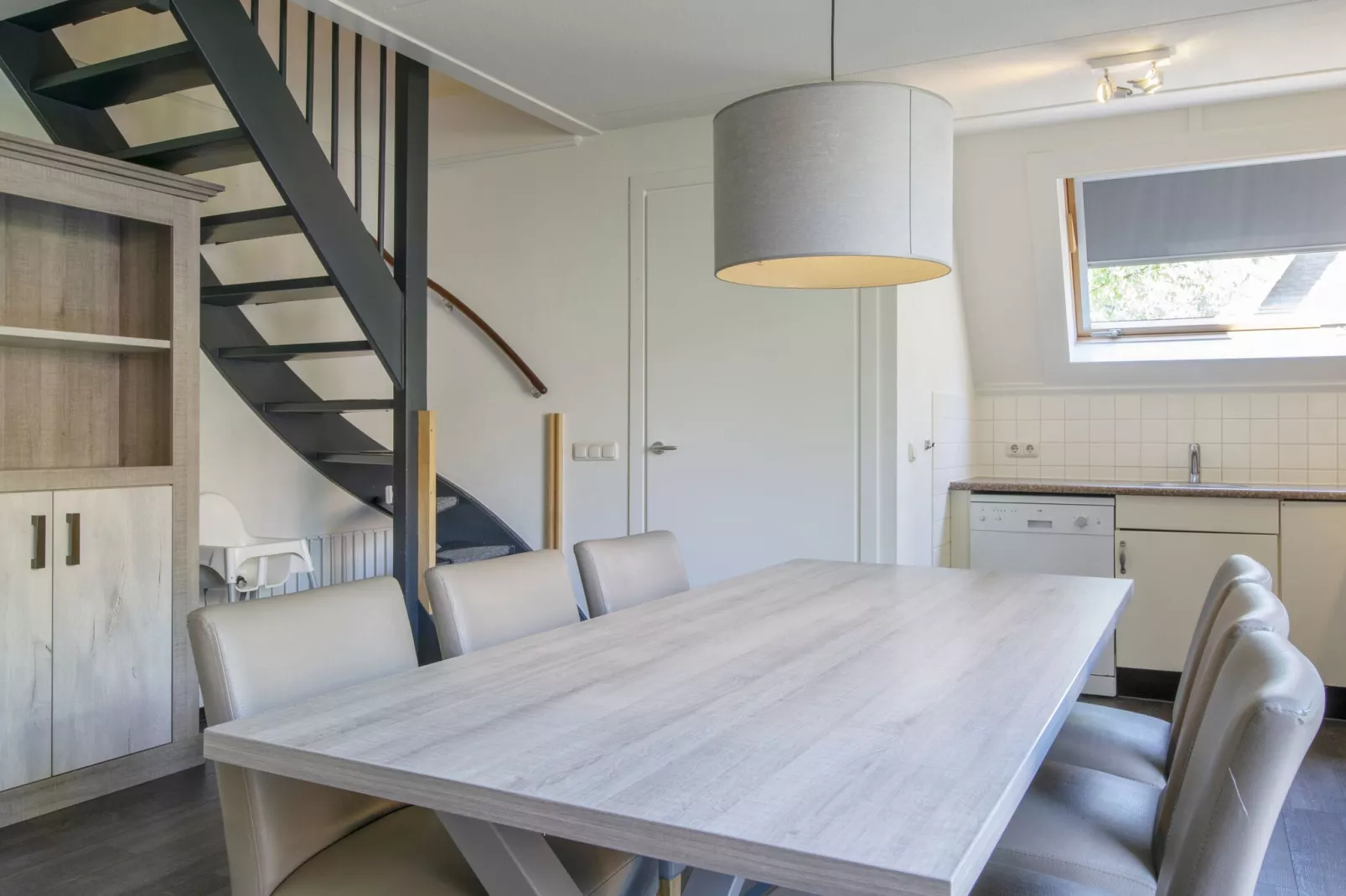 Vakantiepark de Katjeskelder 16-Esszimmer