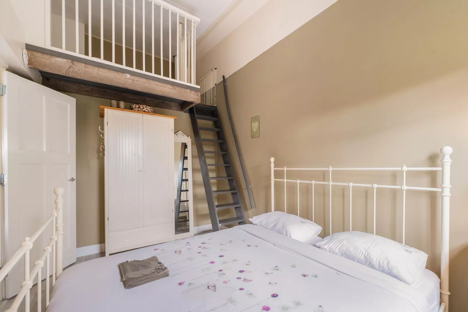 Naast het Bollenveld-Bedroom