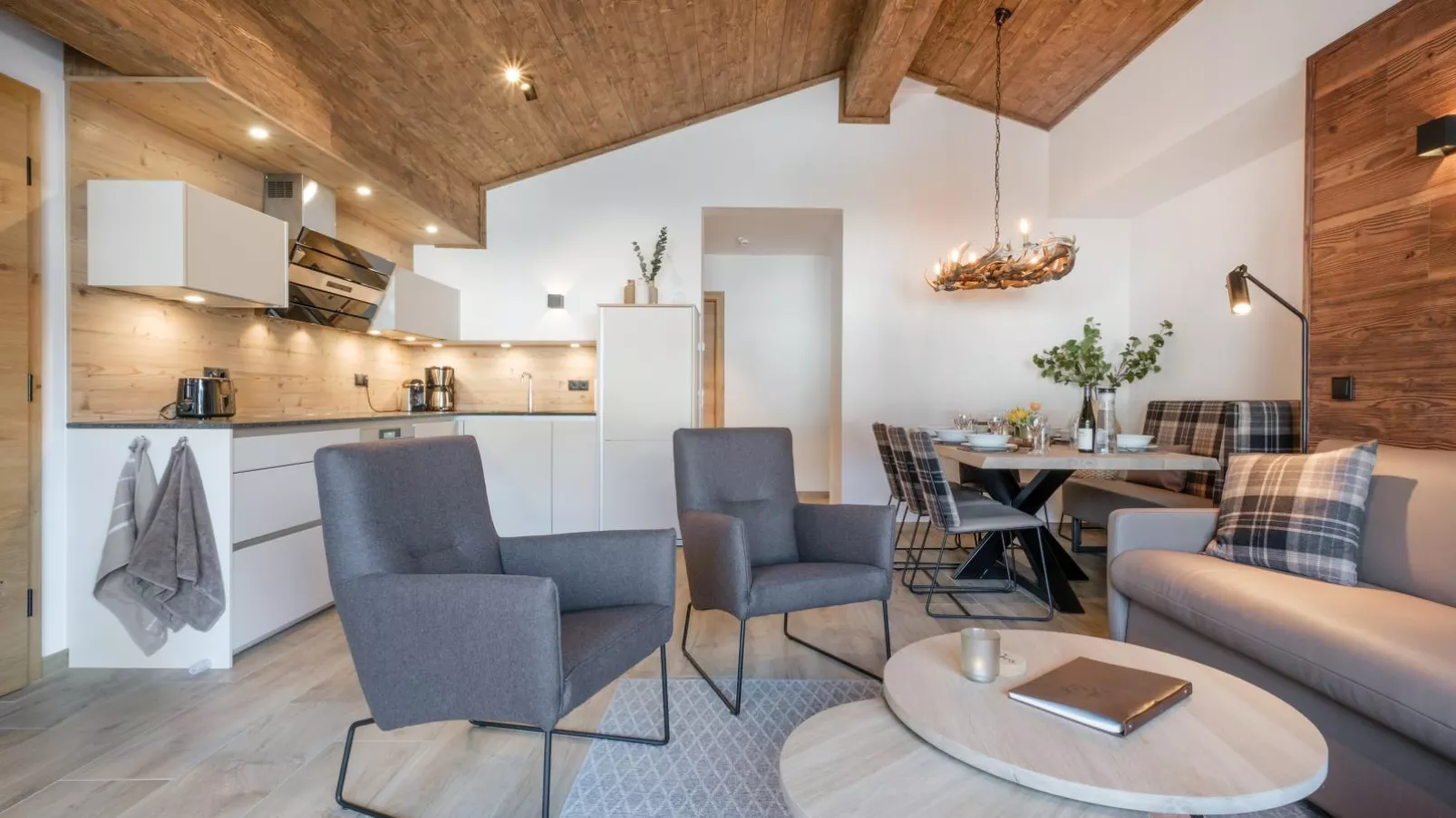 Sonnblick Top 6-Living room