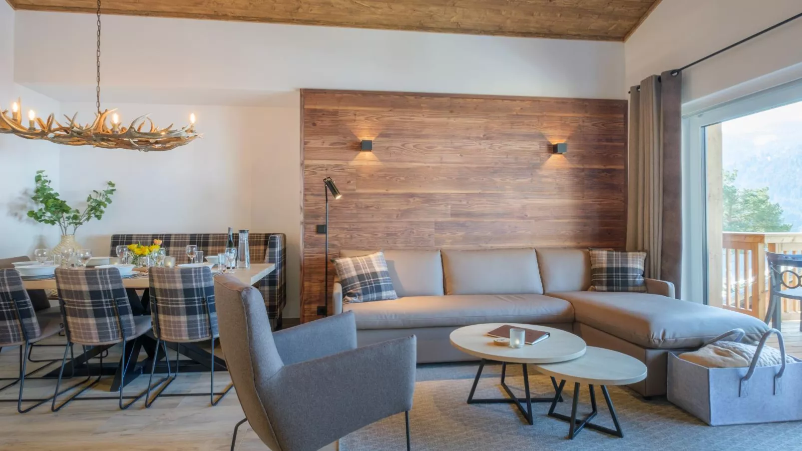 Sonnblick Top 6-Living room