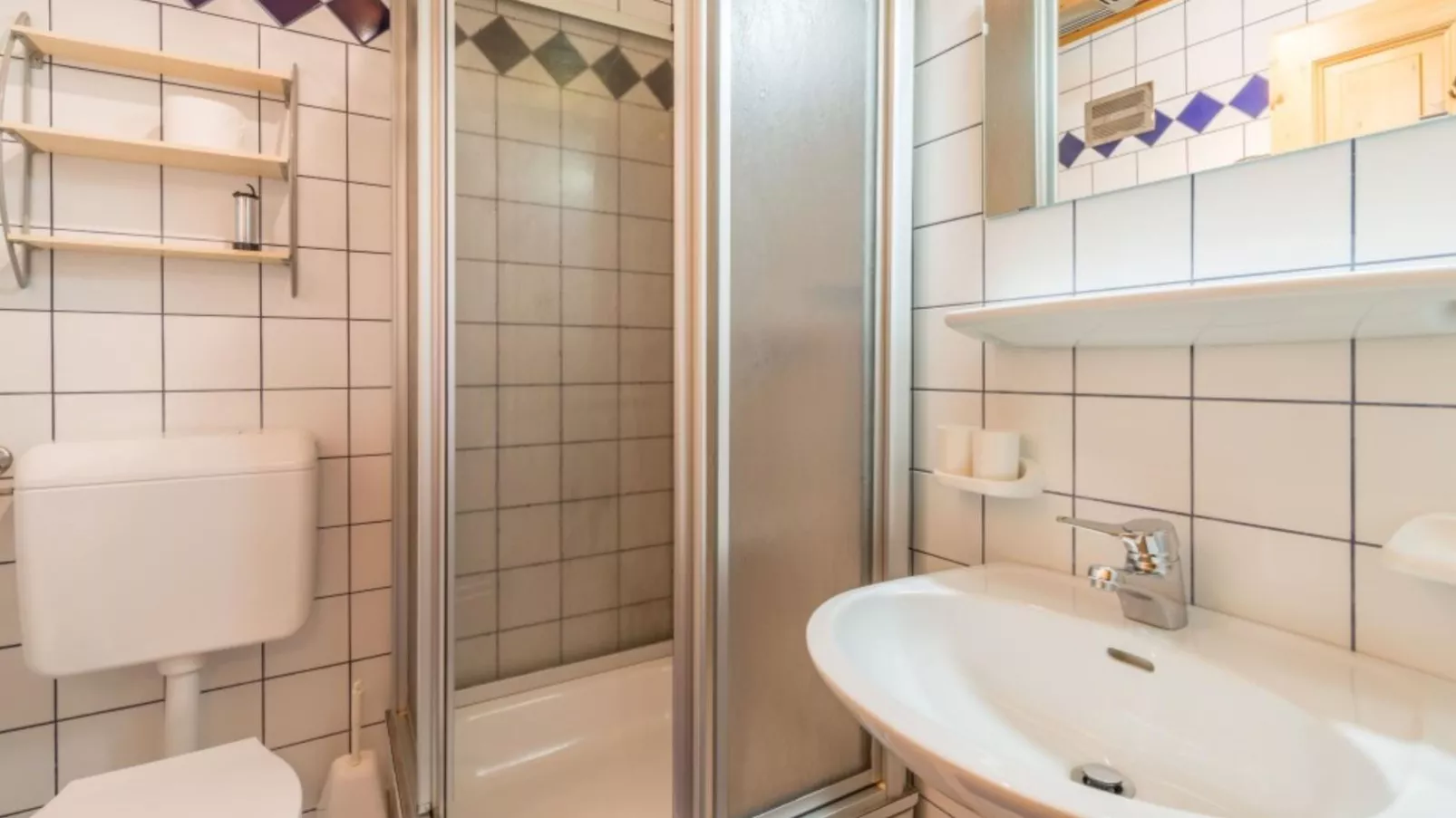 Elsa Flachau-Bathroom