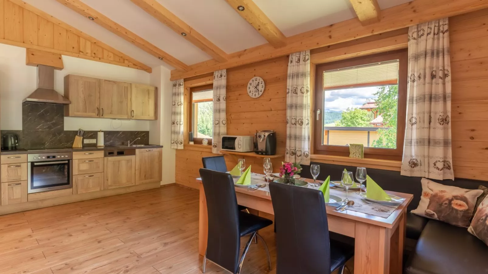 Hoellerhof Luxe-Dining room