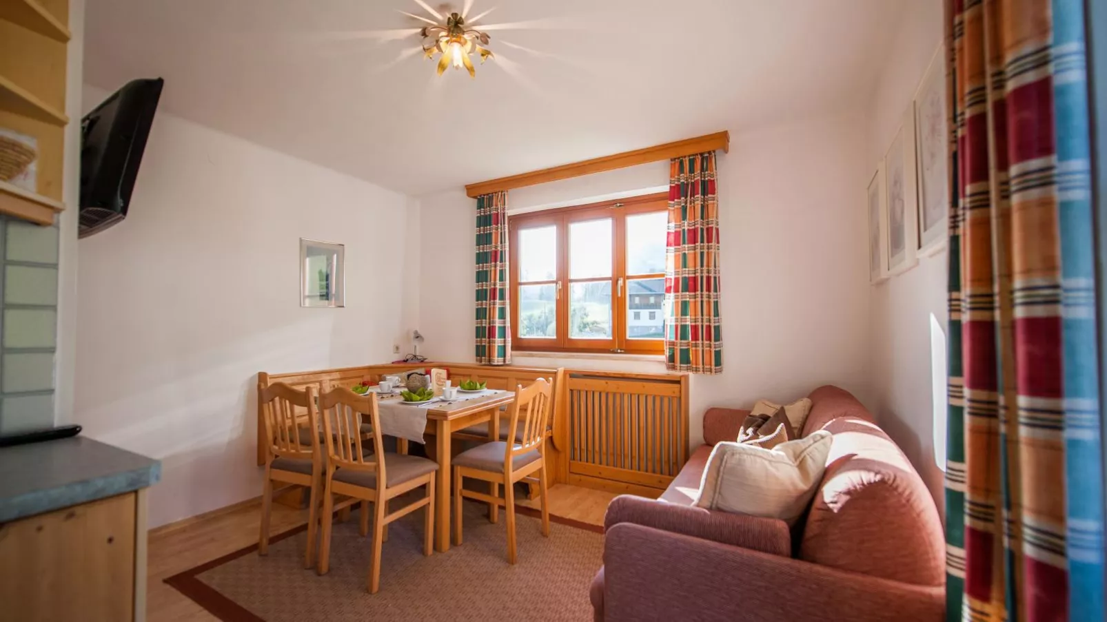 Pistenblick Forstau-Living room