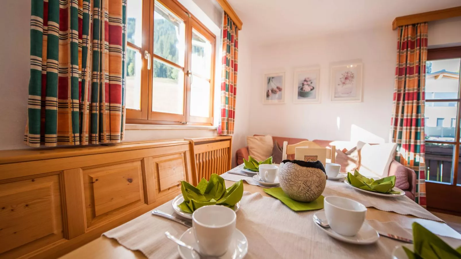 Pistenblick Forstau-Dining room