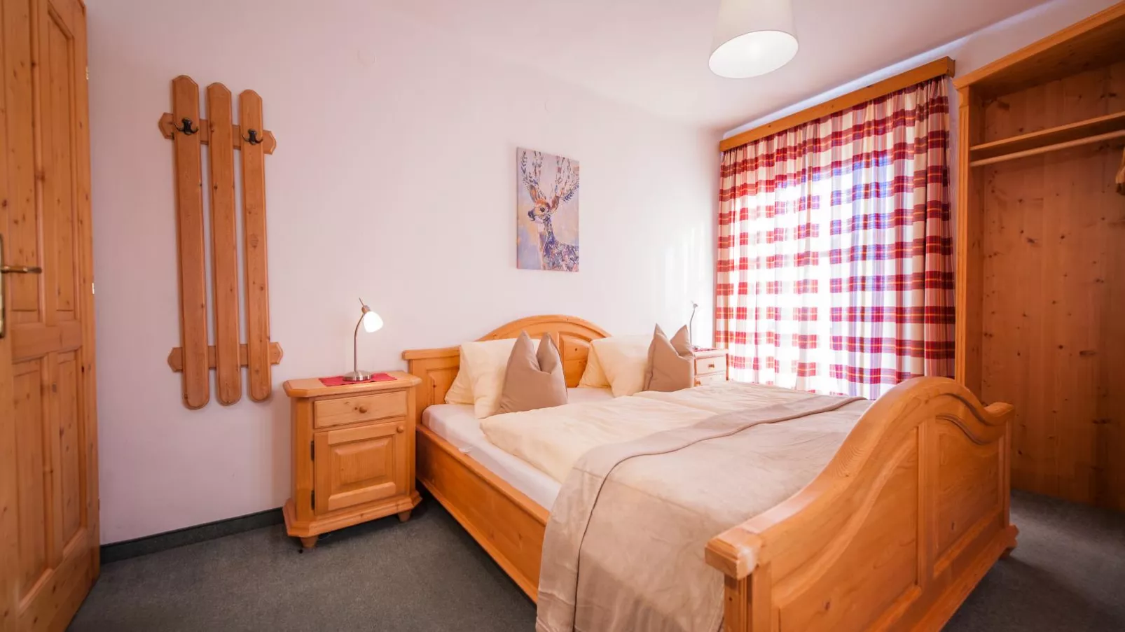 Pistenblick Forstau-Bedroom
