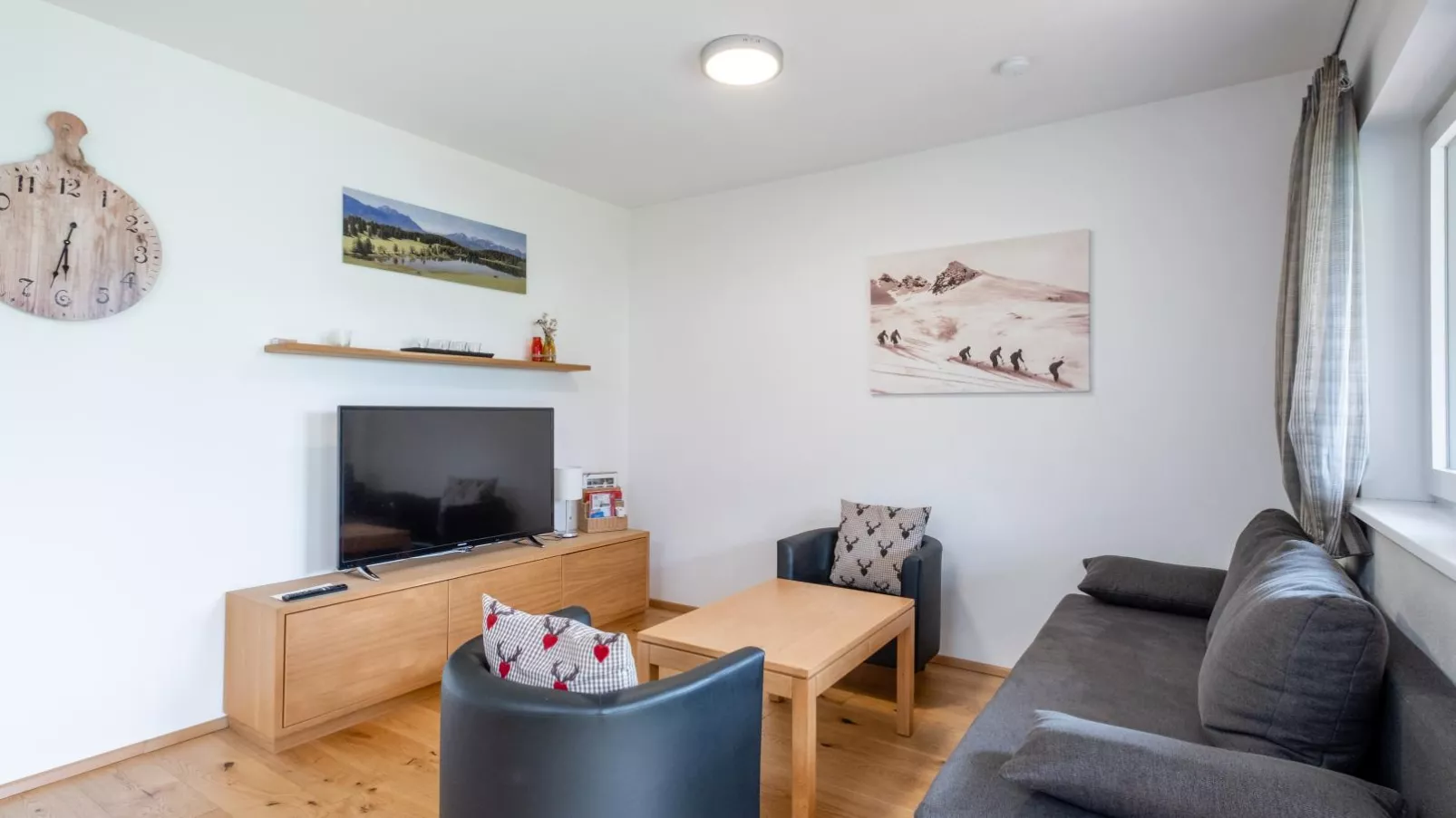 Panorama Top  2-Living room