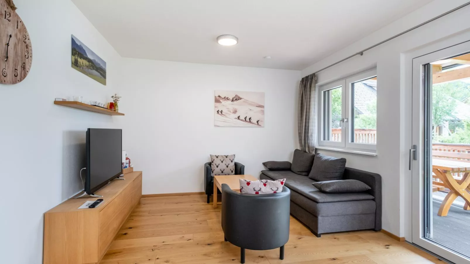 Panorama Top  2-Living room