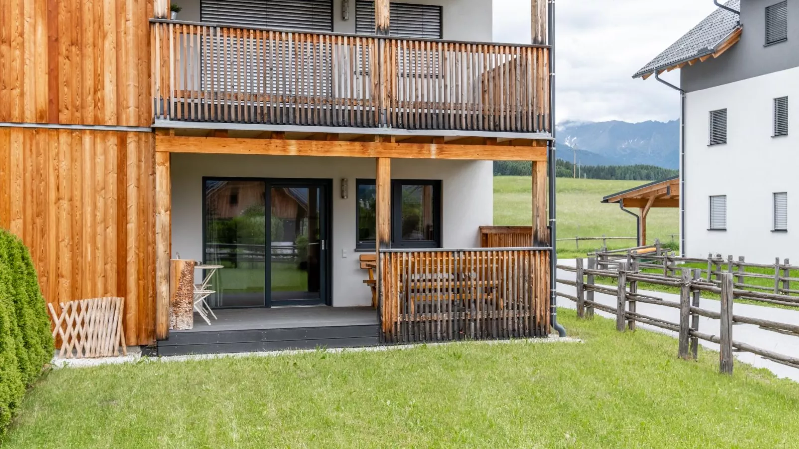 Panorama Top  2-Exterior summer