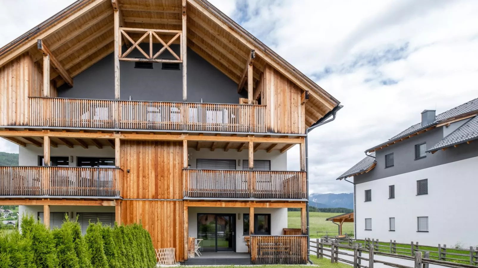 Panorama Top  2-Exterior summer