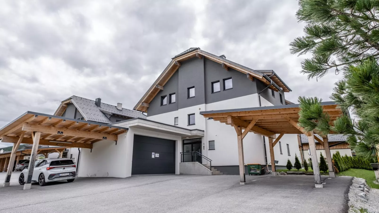 Panorama Top  2-Exterior summer
