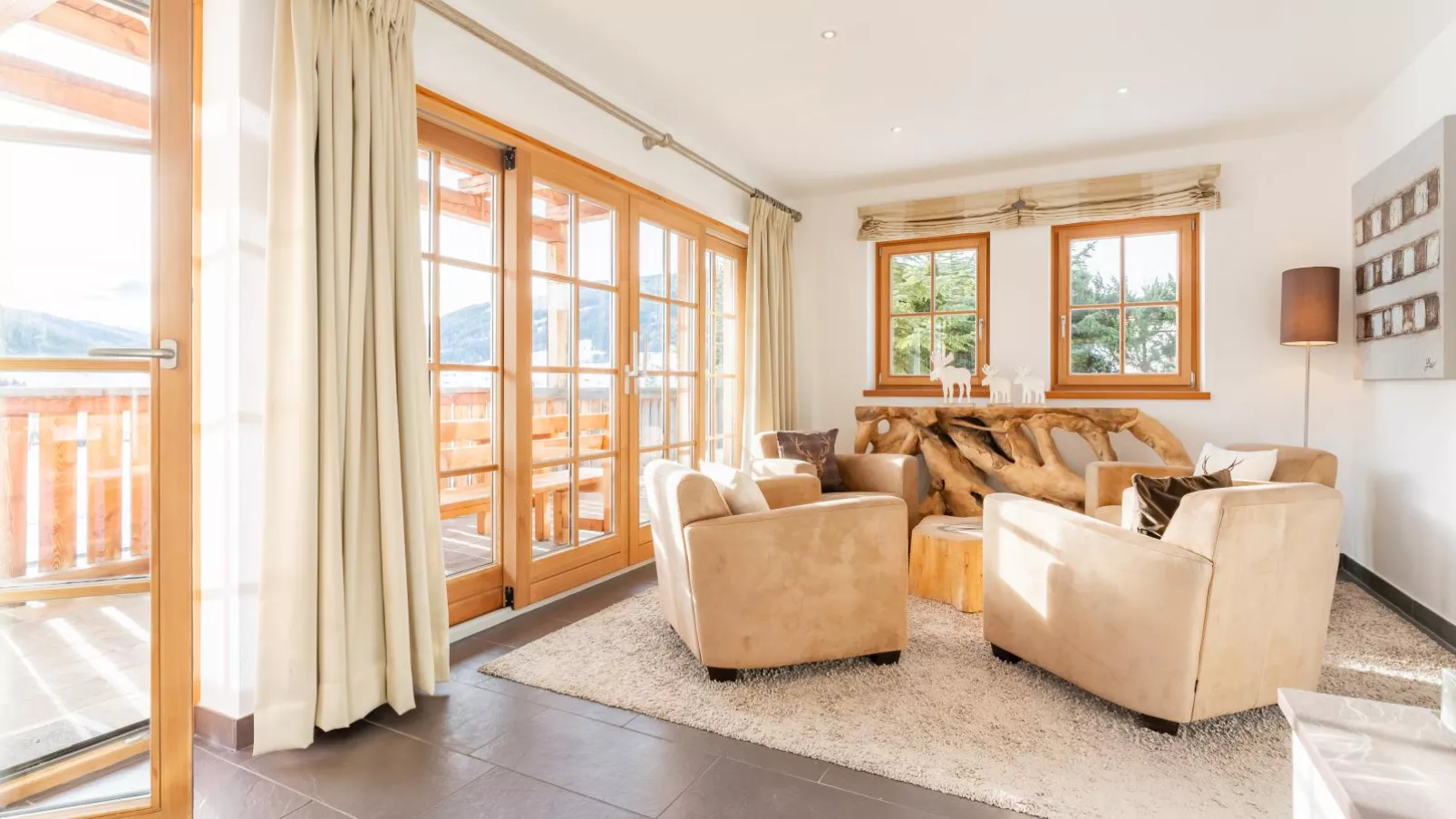 Bellevue-Living room