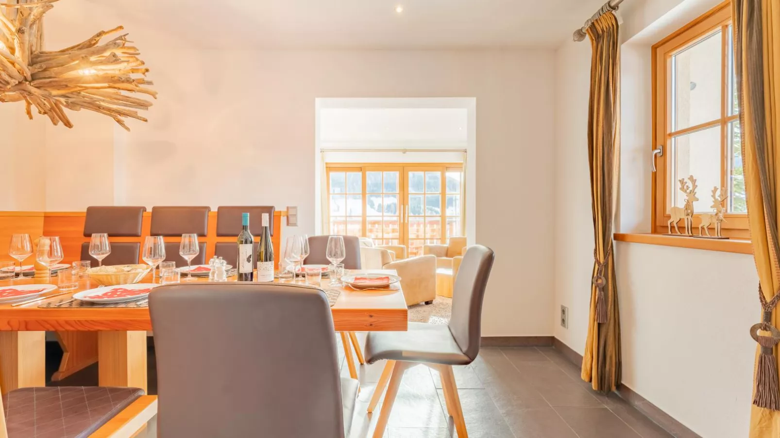 Bellevue-Dining room