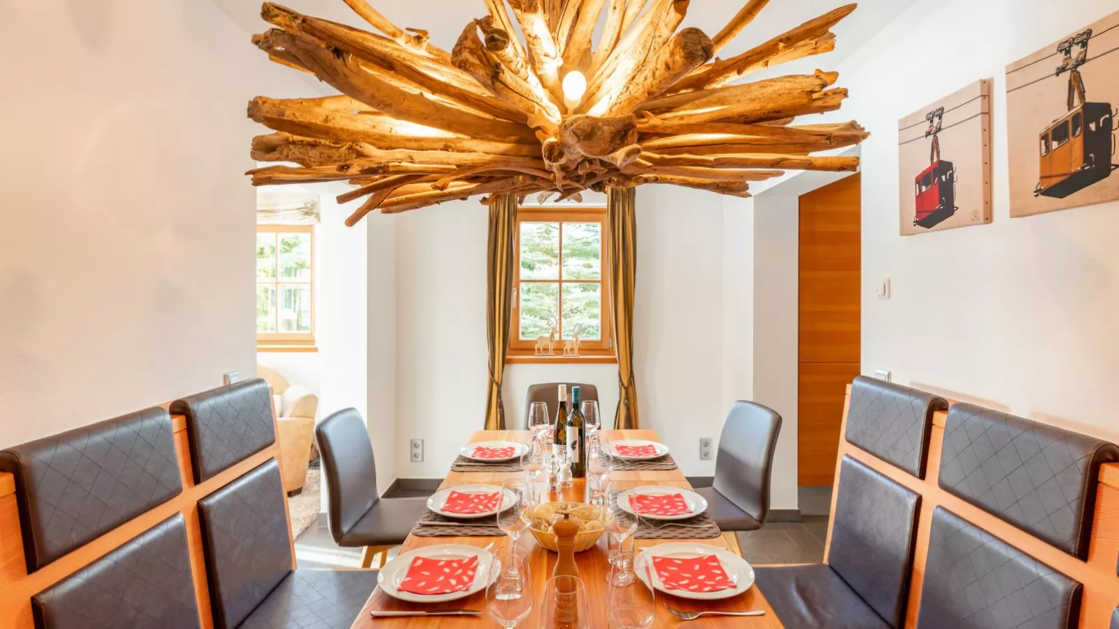 Bellevue-Dining room