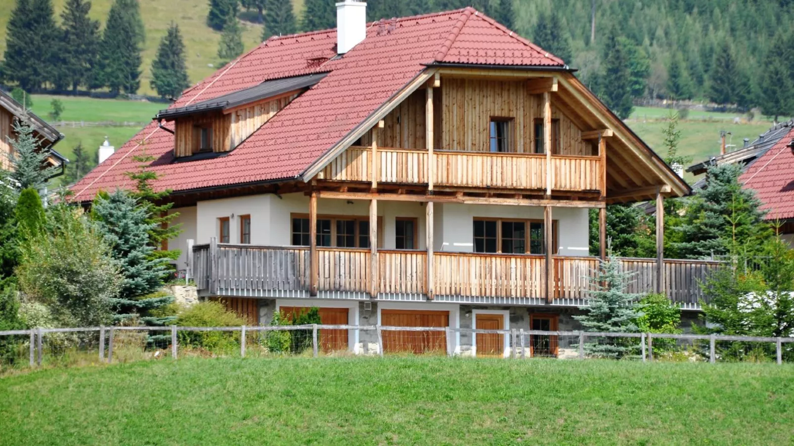 Bellevue-Exterior in summer