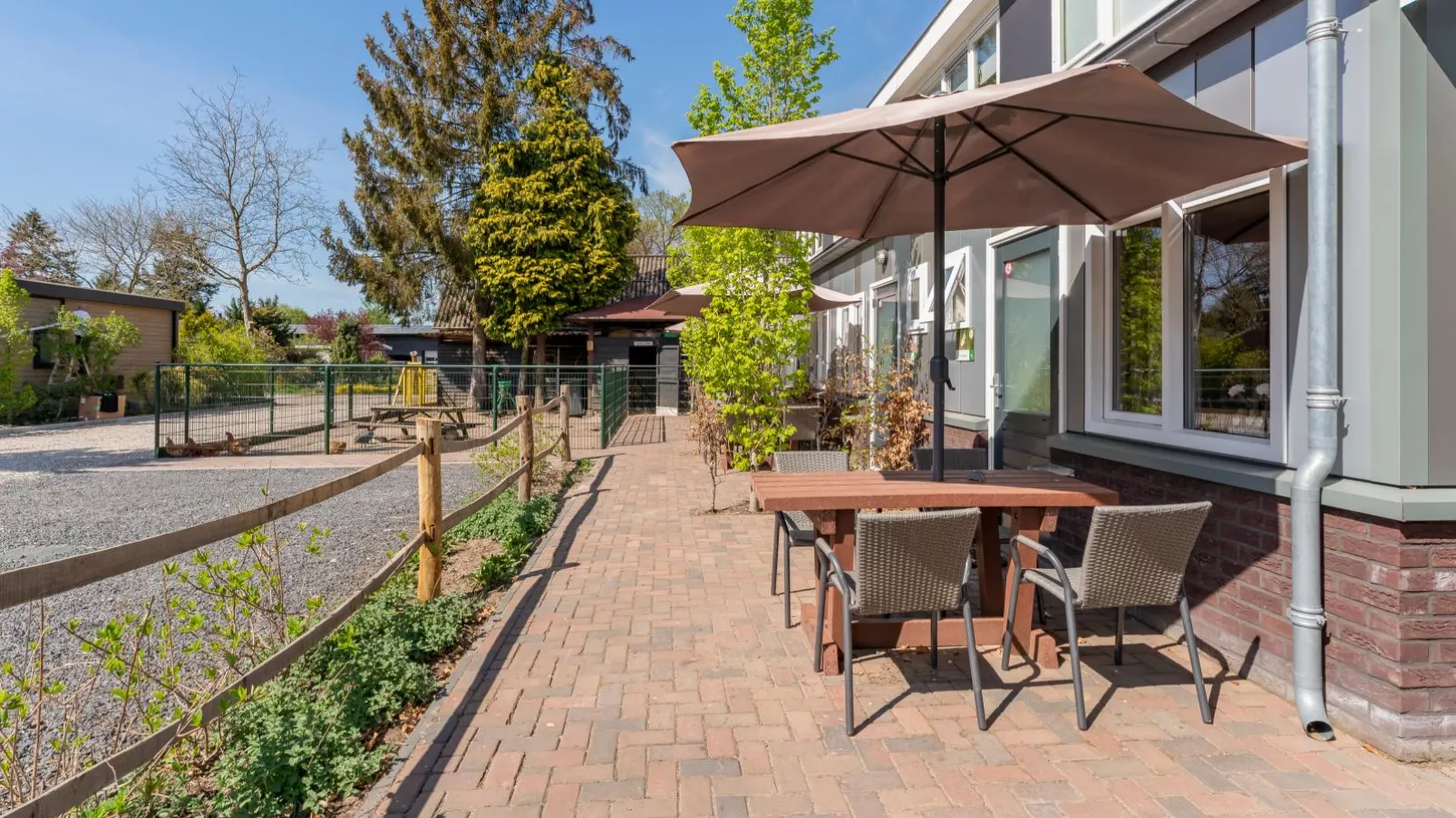 Tiny House Kuifmees-Terrace balcony