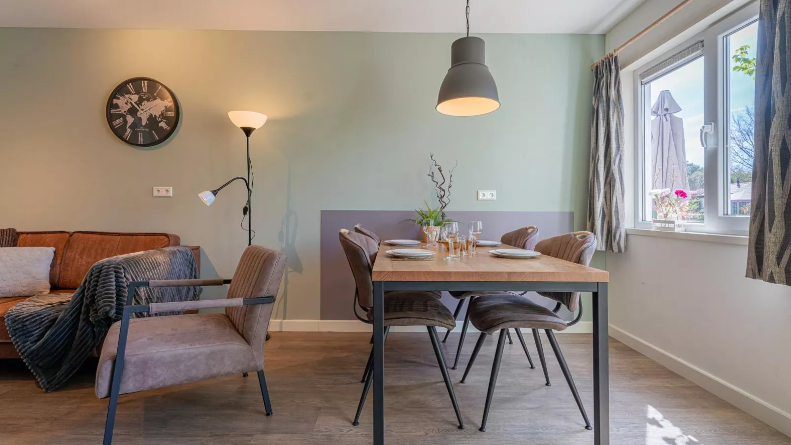 Tiny House Kuifmees-Dining room