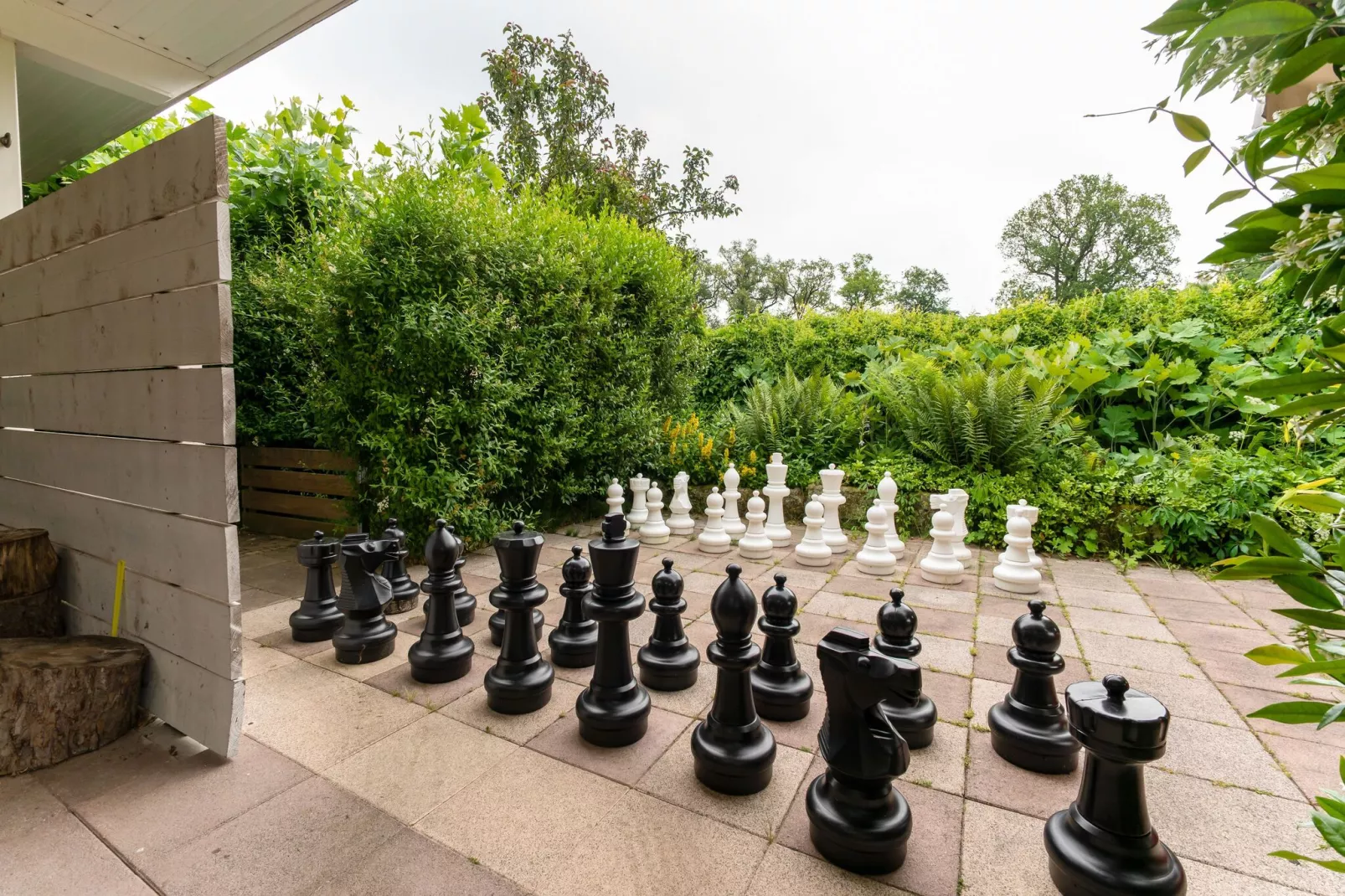 De Engelse tuin van Oldenzaal-Terrace balcony