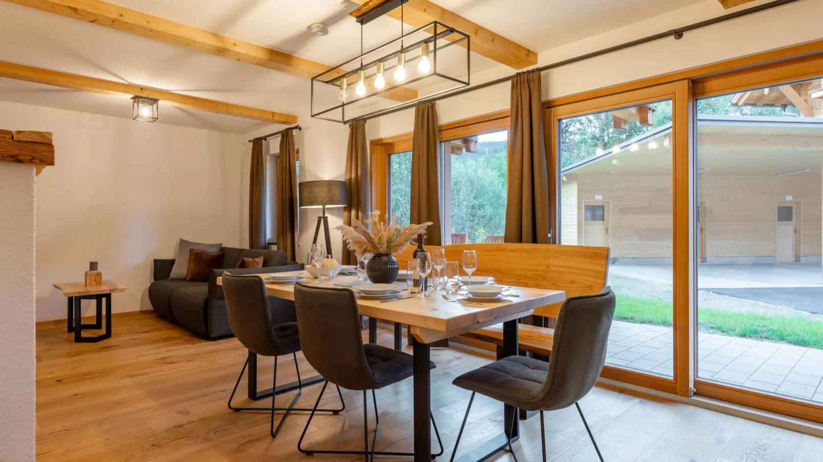 AlmApARTment Mauterndorf Pichl 7-2-Esszimmer