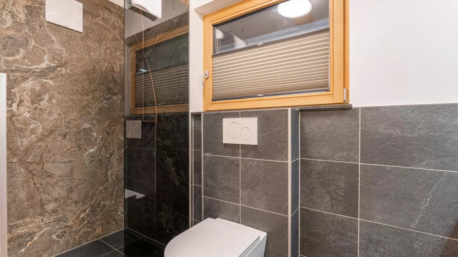 AlmApARTment Mauterndorf Pichl 7-2-Badezimmer
