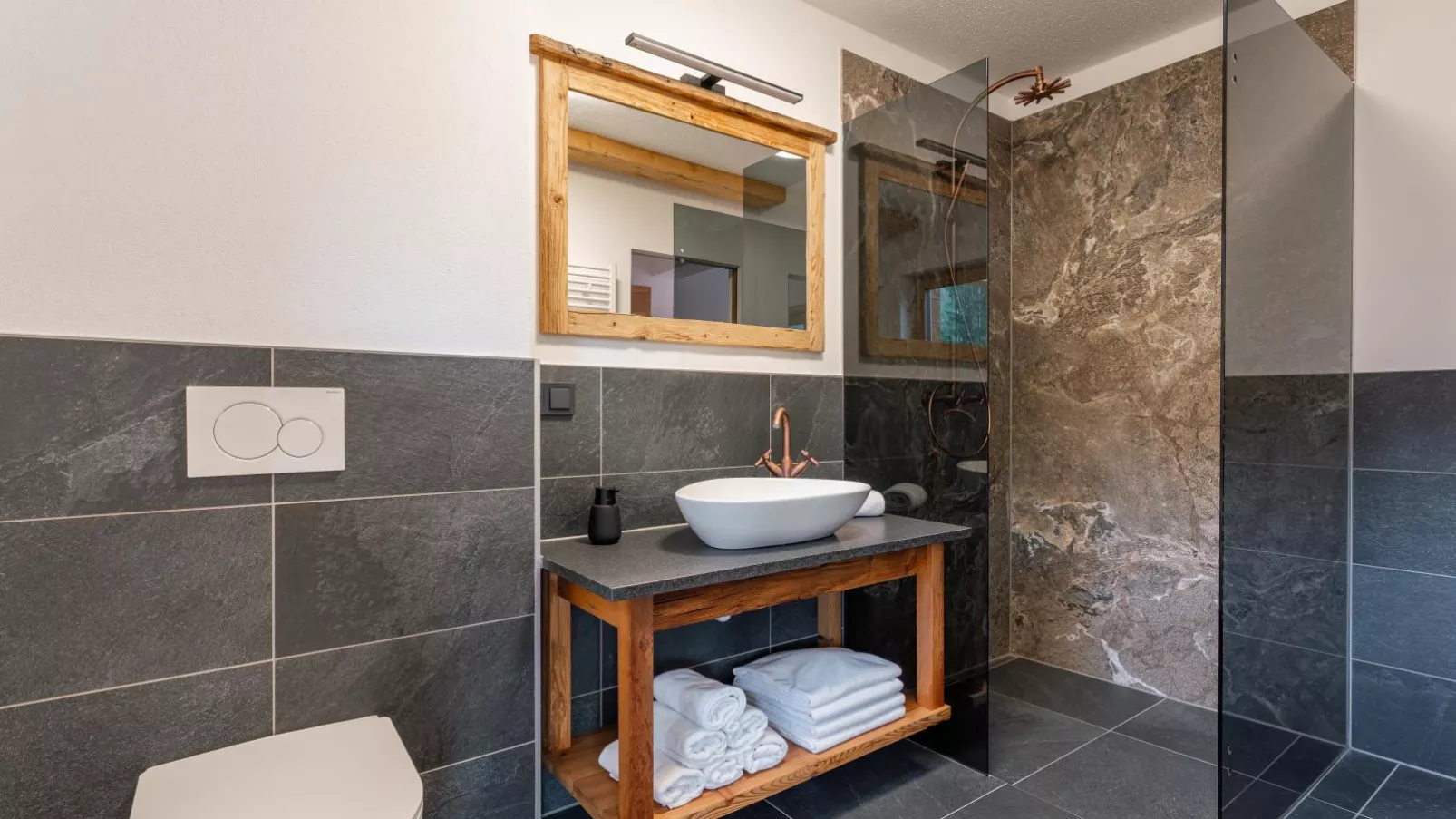 AlmApARTment Mauterndorf Pichl 7-2-Badezimmer