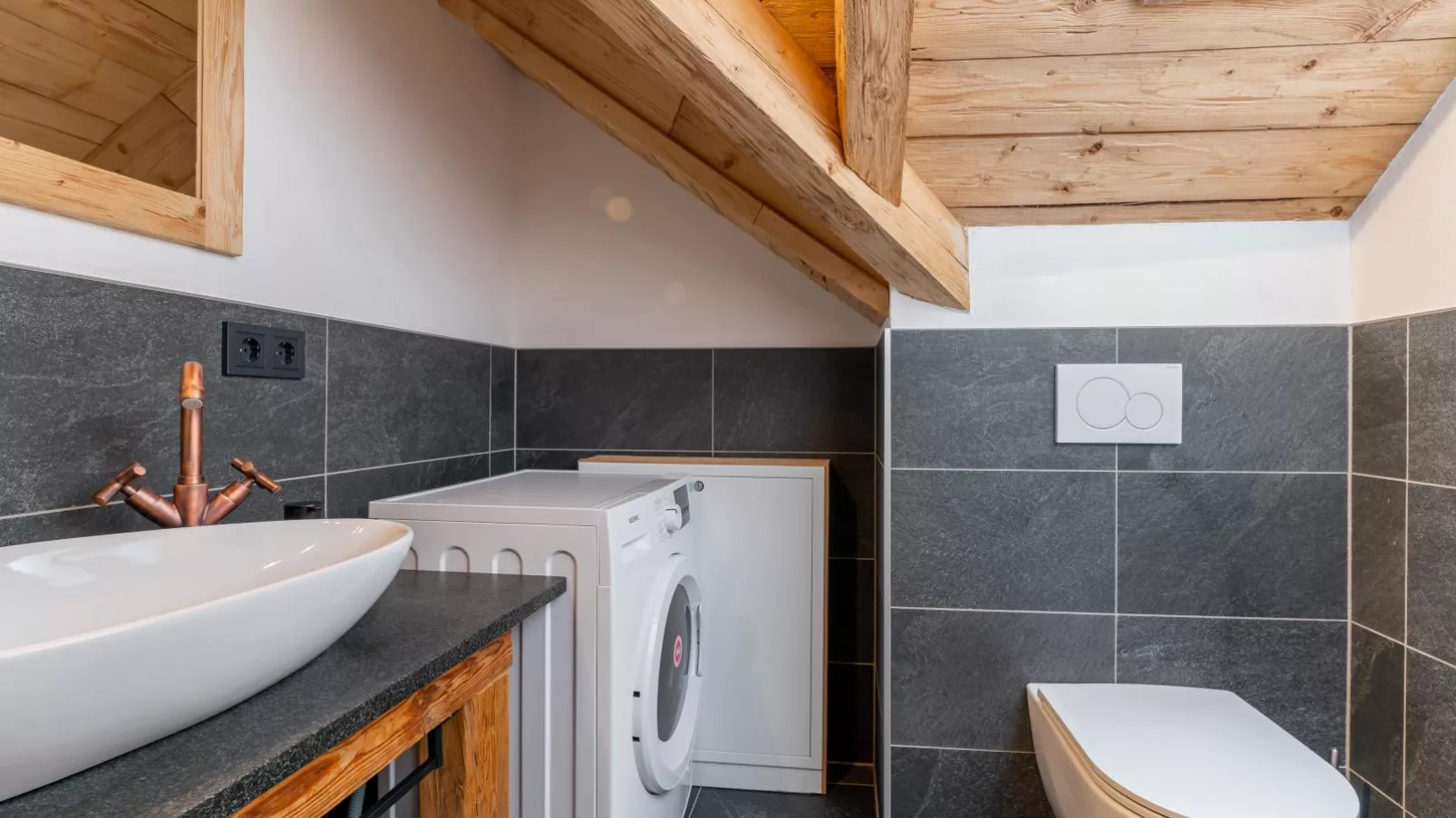AlmApARTment Mauterndorf Pichl 7-4-Bathroom