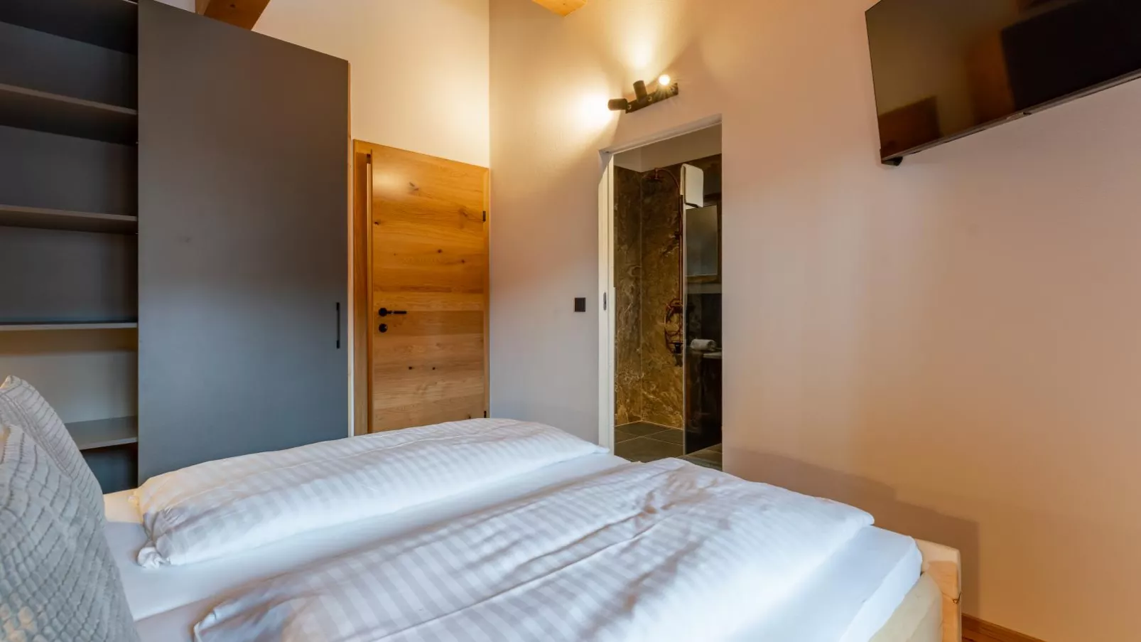 AlmApARTment Mauterndorf Pichl 7-5-Bedroom
