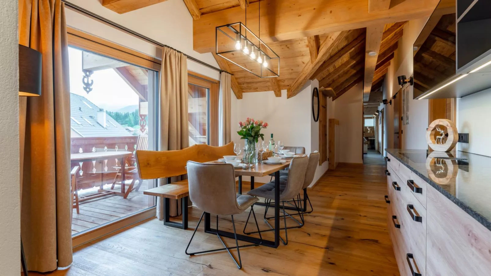 AlmApARTment Mauterndorf Pichl 8-3-Dining room