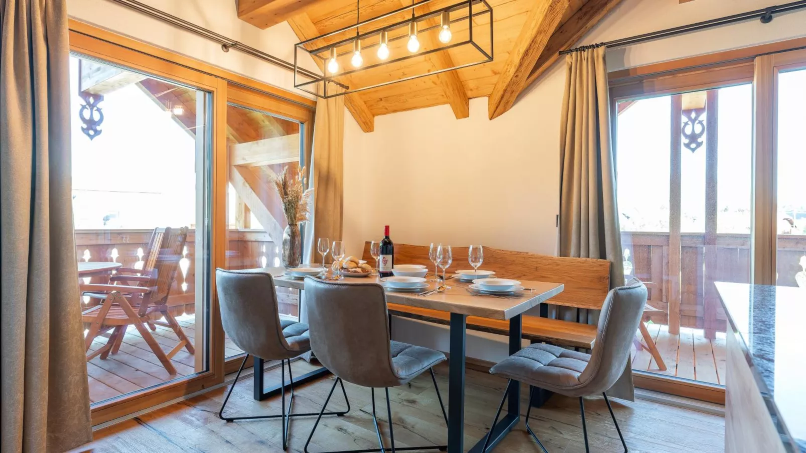 AlmApARTment Mauterndorf Pichl 9-4-Dining room