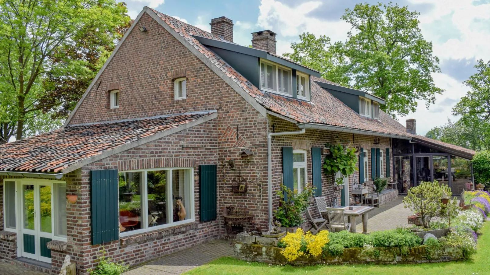 Atelier Roza-Exterior summer
