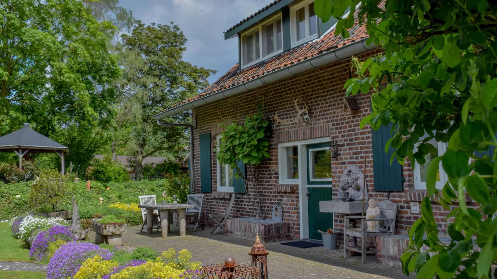 Atelier Roza-Exterior summer