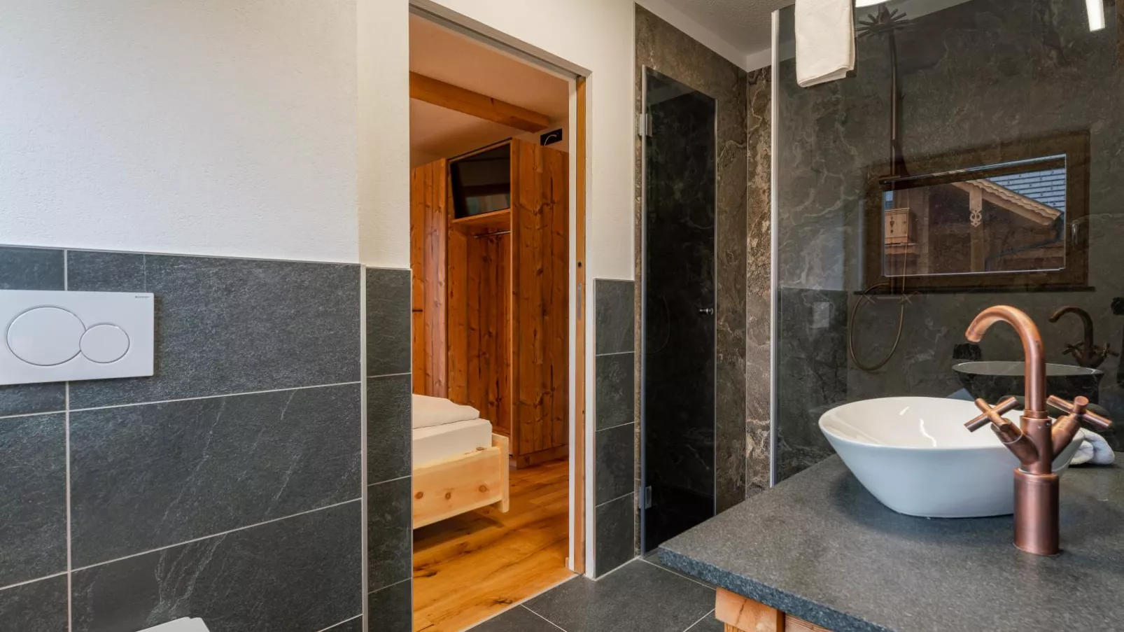 AlmApARTment Mauterndorf Pichl 9-3-Bathroom