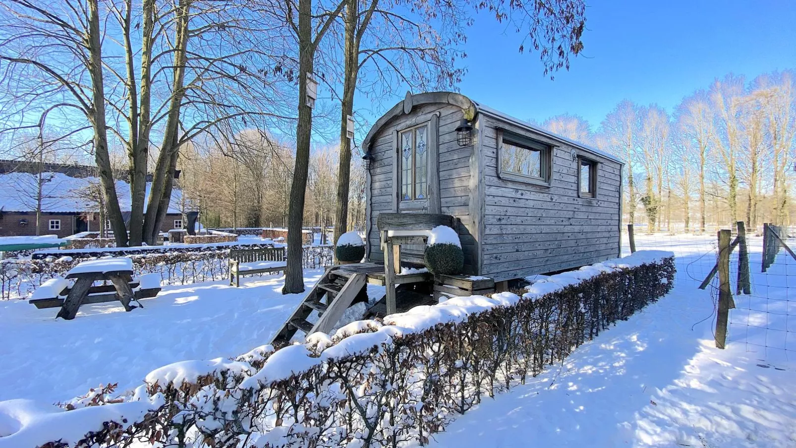 Pipowagen het Oventje-Exterior winter